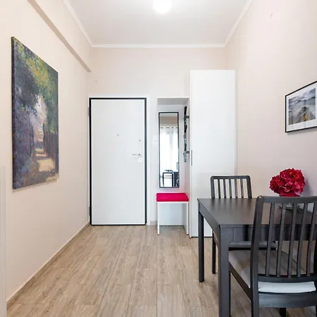 Selany's Chic In The Heart Of Athens