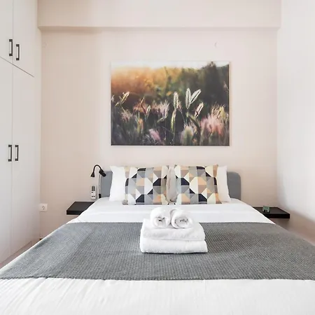 Selany's Chic In The Heart Of Athens